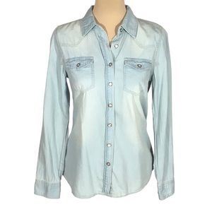 Rue 21 Light Wash Chambray Button Down Shirt, Medium (Juniors)